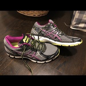 ASICS GT 2000 like new!